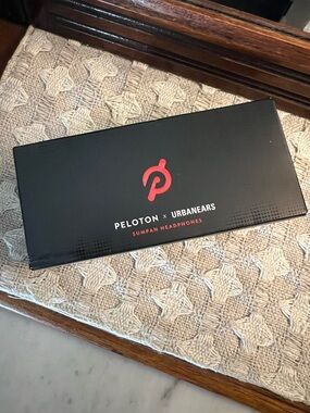 PELOTON X Urbanears Sumpan Headphones 6-Ft Cord Microphone Earbud Covers *NIB*
